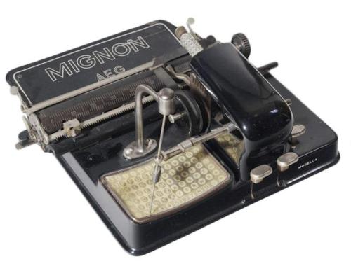 Maquina de escribir Mignon modelo 4