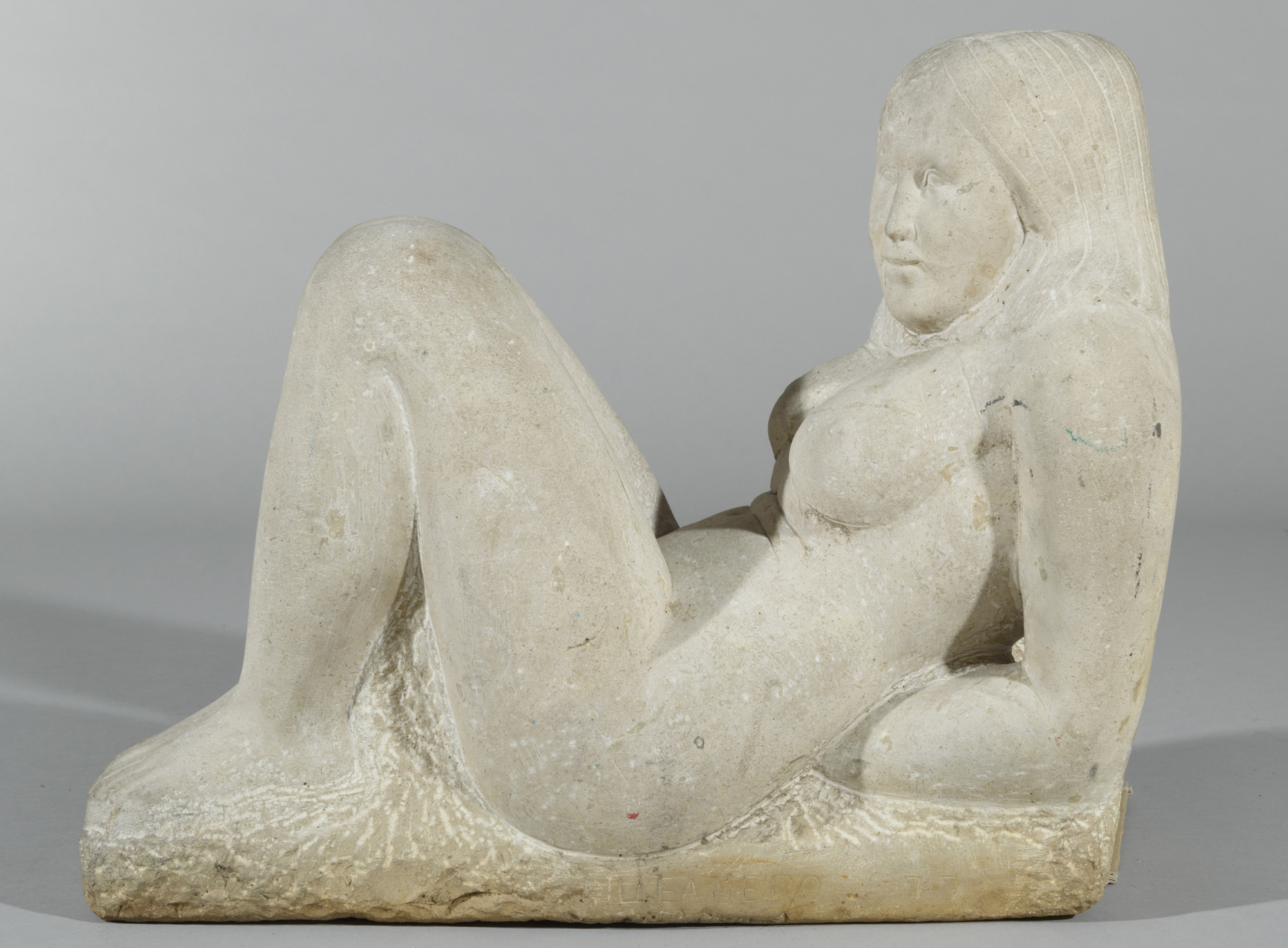 Desnudo femenino en mármol. 
