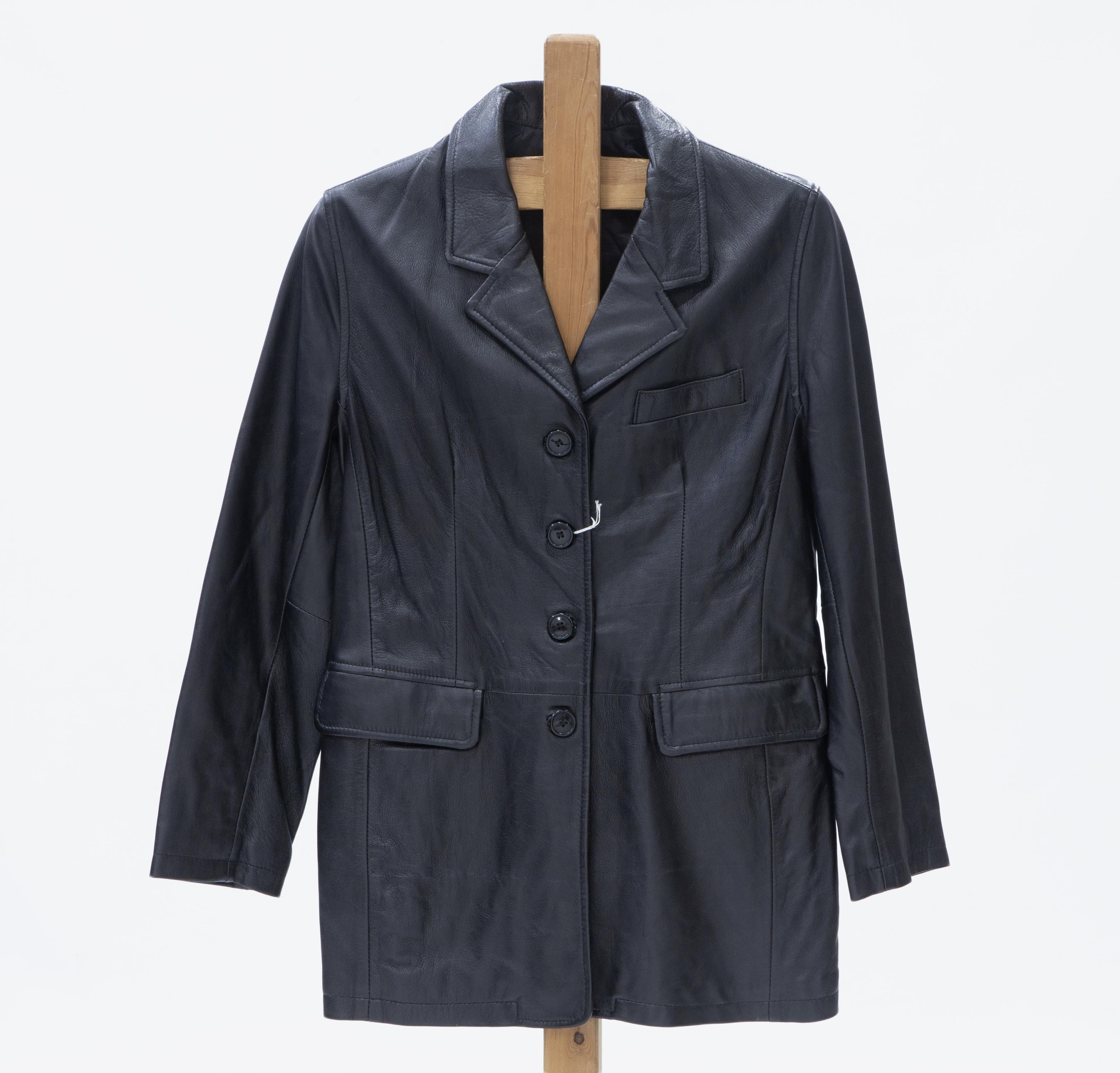 CHAQUETA DE HOMBRE EN CUERO NEGRO