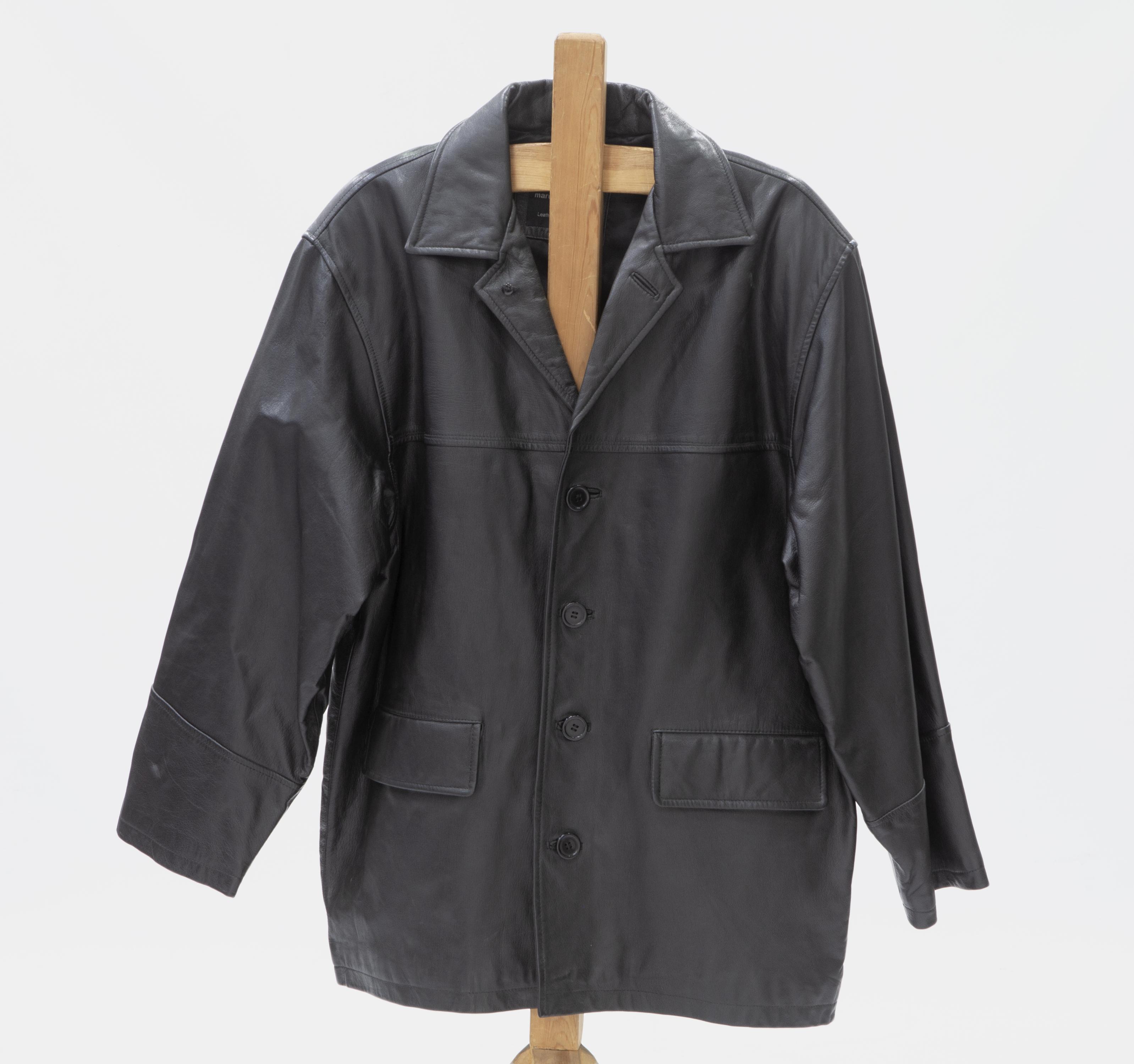 CHAQUETA DE HOMBRE EN CUERO NEGRO