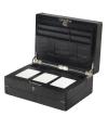 <span class='ref_item'>215 -</span> <span class="object_title">ESCRITORIO DE VIAJE INGLÉS EN PIEL NEGRA, MARCA TREACHER & CO, MED.S.XIX</span>   <p><span class="technical_description">Escritorio de viaje de la marca Treacher & Co, realizado en piel negra de mediados del siglo XIX. En su interior contiene distintos compartimentos y espacios para colocar los materiales. Cerradura Bramah London en funcionamiento con la llave original.</span><br><span class="ALTO_HCES1">17</span>x<span class="ANCHO_HCES1">37</span>x<span class="GRUESO_HCES1">27 </span><span class="GRUESOUMED_HCES1">cm.</span></p>