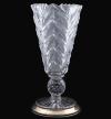 <span class='ref_item'>187 -</span> <span class="object_title">JARRÓN DE VIDRIO SOPLADO Y TALLADO CON PIE DE PLATA, FRANCIA, MED.S.XX</span>   <p><span class="technical_description">Presenta piquetes<br/>Altura: 34,5cm</span><br></p>