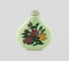 <span class='ref_item'>115 -</span> <span class="object_title">BOTELLA DE RAPÉ  FAMILIA VERDE, PERÍODO QIANLONG, SIGLO XX. </span>   <p><span class="technique_material">Porcelana y tapón en jade</span><br><span class="technical_description">La decoración representa motivos de melocotones como símbolo de longevidad con esmaltes de color rosa, amarillo y verde oscuro.<br/>Marca en la base: Qianlong. <br/>6,5 cm de altura.<br/> <br/> </span><br></p>