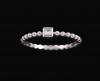 <span class='ref_item'>95 -</span>  <span class="object_title">SOLITARIO CON DIAMANTE EN ORO DE 18 KT.</span><br><span class="technical_description">Realizado en oro de 18 kt. Formado por cuerpo con pequeñas cuentas redondas y un diamante central talla princesa engastado en bisel cuadrado. Peso total aproximado: 0.10 ct.</span>  