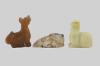 <span class='ref_item'>209 -</span> <span class="object_title">CONJUNTO DE 3 ADORNOS CON  FIGURAS DE ANIMALES. CHINA, S.XX</span>   <p><span class="technique_material">Jade</span><br><span class="technical_description">Representando un perro de 6,5 x 4,5 x 2cm; un ave de 3 x 7 x 3cm y un gallo de 6 x 5 x 2cm.<br/>Decoración incisa con orificios para colgar. <br/> </span><br></p>