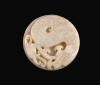 <span class='ref_item'>192 -</span> <span class="object_title">COLGANTE EN FORMA DE MEDALLÓN CON FIGURA DE DRAGÓN. PPIOS. SIGLO XX. </span>   <p><span class="technique_material">Jade</span><br><span class="technical_description">Tallado en una de las caras con la figura de un dragón como símbolo de poder.</span><br><span class="ALTO_HCES1">5,50 </span><span class="ALTOUMED_HCES1">cm.</span></p>