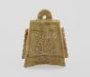 <span class='ref_item'>167 -</span> <span class="object_title">ADORNO EN FORMA DE UNA PEQUEÑA CAMPANA "BIAN ZHONG" . CHINA, SIGLO XX</span>   <p><span class="technique_material">Jade</span><br><span class="technical_description">Con decoración incisa y parcialmente dorada mostrando un dragón. <br/>Las campanas "bian zhong" son antiguos instrumentos musicales de percusión empleados en los templos en China. <br/>Este adorno era utilizado para colgar del cuello o de la cintura. </span><br><span class="ALTO_HCES1">9,50 </span><span class="ALTOUMED_HCES1">cm.</span>x<span class="ANCHO_HCES1">7 </span><span class="ANCHOUMED_HCES1">cm.</span></p>