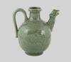 <span class='ref_item'>98 -</span> <span class="object_title">TETERA TIPO CELADÓN. SIGUIENDO MODELOS DE LA DINASTÍA IMPERIAL SONG, CHINA</span>   <p><span class="technique_material">Cerámica</span><br><span class="technical_description">Decoración incisa bajo vidriado. Cuerpo globular sobre pie, con asa en forma de oreja y boca representada con dos cabezas de gallo.</span><br><span class="ALTO_HCES1">18 </span><span class="ALTOUMED_HCES1">cm.</span></p>
