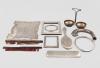 <span class='ref_item'>297 -</span>  <span class="object_title">LOTE CON DIVERSAS PIEZAS DE PLATA, CON DETERIOROS</span><br><span class="technical_description">Realizado en plata de ley, con contrastes. Lote formado por diversas piezas rotas.</span>  