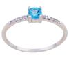<span class='ref_item'>47 -</span> <span class="object_title">SORTIJA CON TOPACIO Y DIAMANTES EN ORO DE 18KT</span>  <p><span class="technical_description">Realizada en oro de 18 kt. Formada por un topacio Swiss blue en talla redonda engastado en garras con un peso aproximado de 0.28 ct, acompañado por diamantes en talla brillante engastados en grano, con un peso total aproximado de 0.04 ct.<br/>Medida Sortija: 14</span><br>Peso: <span class="PESO_HCES1">1,50</span> <span class="PESOUMED_HCES1">gr.</span><br></p>