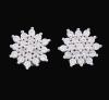 <span class='ref_item'>96 -</span>  <span class="object_title">PAREJA DE PENDIENTES ROSETÓN CON DIAMANTES EN ORO 18 KT</span><br><span class="technical_description">Realizados en oro de 18 kt. De tipo rosetón formados por diamantes en talla brillante engastados en garras, con un peso total aproximado de 1.30 ct. Cierre presión.</span>  