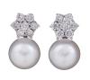 <span class='ref_item'>102 -</span> <span class="object_title">PAREJA DE PENDIENTES "TÚ Y YO" CON DIAMANTES Y PERLA</span>  <p><span class="technical_description">Realizados en oro de 18 kt. Formados por un motivo floral cuajado de diamantes en talla brillante engastados en garras, con un peso total aproximado de 0.60 ct, acompañados por dos perlas cultivadas con un precioso oriente. Cierre omega.<br/> </span><br>Peso: <span class="PESO_HCES1">5,30</span> <span class="PESOUMED_HCES1">gr.</span><br></p>