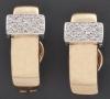 <span class='ref_item'>72 -</span> <span class="object_title">PAREJA DE PENDIENTES CON DIAMANTES EN ORO AMARILLO DE 18 KT.</span>  <p><span class="technical_description">Pareja de pendientes con diamantes de aprox 0.91ct en oro amarillo de 18 kt.<br/>Cierre: Omega</span><br>Peso: <span class="PESO_HCES1">18,30</span> <span class="PESOUMED_HCES1">gr.</span><br></p>