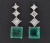 <span class='ref_item'>5 -</span>  <span class="object_title">CONJUNTO DE PENDIENTES DE ORO 18 KT COMPUESTO DE ESMERALDAS Y DIAMANTES </span><br><span class="technical_description">conjunto de pendientes de oro de 18kt con esmeraldas y diamantes talla brillante aprox 0.40 ct </span>  