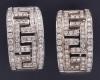 <span class='ref_item'>47 -</span> <span class="object_title">PAREJA DE PENDIENTES EN ORO DE 18 KT Y DIAMANTES </span>  <p><span class="technical_description">pendientes realizados en oro de 18 kt tipo Versace cuajados de diamantes talla brillante aprox 1.50 ct </span><br>Peso: <span class="PESO_HCES1">12,11</span> <span class="PESOUMED_HCES1">gr.</span><br></p>