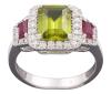 <span class='ref_item'>223 -</span> <span class="object_title">SORTIJA EN ORO DE 18KT, PERIDOTO, RUBÍES Y DIAMANTES </span>  <p><span class="technical_description">Sortija realizada en oro de 18kt con peridoto central con un peso total de aprox 2ct. A cada lado rubíes engastados en garras con un peso total aprox de 0,32ct. Todas estas piedras están rodeadas por una orla de diamantes en talla brillante engastados en grano con un peso total aprox de 0,30ct<br/>Medida Sortija: 11 </span><br>Peso: <span class="PESO_HCES1">5,20</span> <span class="PESOUMED_HCES1">gr.</span><br></p>