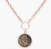 <span class='ref_item'>86 -</span>  <span class="object_title">COLLAR EN PLATA CON COLGANTE CON REPRODUCCIÓN DE MONEDA ROMANA</span><br><span class="technical_description">Collar realizado en plata bañada en oro rosa acompañado de colgante moneda</span>  