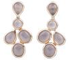 <span class='ref_item'>166 -</span> <span class="object_title">PENDIENTES LARGOS EN PLATA DE LEY BAÑADA EN ORO CON CUARZOS ROSAS</span>  <p><span class="technical_description">Pareja de pendientes realizados en plata de ley, con contrastes, bañada en oro. De dos cuerpos, con movimiento, compuestos por zafiros rosas en talla perilla, redonda y oval, engastados en bisel.<br/>Cierre: Presión</span><br>Peso: <span class="PESO_HCES1">26,40</span> <span class="PESOUMED_HCES1">gr.</span><br></p>