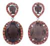 <span class='ref_item'>189 -</span> <span class="object_title">PENDIENTES EN PLATA DE LEY CON CUARZOS Y ZAFIROS NARANJAS</span>  <p><span class="technical_description">Pendientes largos con movimiento realizados en plata de ley con cuarzos fumé y orla de zafiros naranjas.<br/>Cierre: Presión<br/>Longitud: 3,5cm</span><br>Peso: <span class="PESO_HCES1">9,99</span> <span class="PESOUMED_HCES1">gr.</span><br></p>