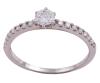 <span class='ref_item'>153 -</span> <span class="object_title">SORTIJA EN ORO 18KT Y DIAMANTES </span>  <p><span class="technical_description">Sortija realizada en oro de 18kt. Con un diamante central en talla brillante engastado en garras, con un peso aprox de 0.30ct. Flanqueado por diamantes en talla brillante engastados en garras, con un peso total aprox de 0.42ct. <br/>Peso total aprox de todos los diamantes: 0.72ct<br/>Medida Sortija: 14</span><br>Peso: <span class="PESO_HCES1">1,50</span> <span class="PESOUMED_HCES1">gr.</span><br></p>