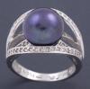 <span class='ref_item'>166 -</span>  <span class="object_title">SORTIJA CON PERLA TAHITÍ,  DIAMANTES  EN ORO DE 18 KT </span><br><span class="technical_description"> Sortija realizada en oro de 18 kt. con centro de perla cultivada Tahití con adorno de bandas cruzadas con diamantes en talla sencilla engastados en grano con peso total aprox 0.40 ct. </span>  