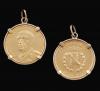 <span class='ref_item'>36 -</span>  <span class="object_title">COLGANTE MONEDA EN ORO DE 18 KT. </span><br><span class="technical_description"> Colgante realizado en oro de 18 kt, con bisel y cuatro garras con moneda de Franco en su interior. </span>  