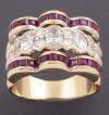 <span class='ref_item'>159 -</span>  <span class="object_title">SORTIJA EN ORO DE 18 KT. CON DIAMANTES Y RUBÍES</span><br><span class="technical_description">Sortija ondulada de oro de 18 kt. con franja central en diamantes talla brillante y oval y una fila en cada extremo de rubíes en talla carré engastados en carril.<br/>Peso total aprox. en diamantes: 1,50 ct.<br/>Ref: 70799 </span>  