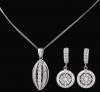 <span class='ref_item'>61 -</span>  <span class="object_title">CONJUNTO DE PENDIENTES Y COLGANTE EN PLATA Y CIRCONITA </span><br><span class="technical_description">Conjunto de pendientes y colgantes en plata con dos carriles de circonitas y pendientes largos, en forma circular tanto el centro como el cierre están cuajados de circonitas, cierre catalán.<br/>( imitación bvlgari) </span>  