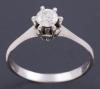 <span class='ref_item'>13 -</span>  <span class="object_title">SOLITARIO EN ORO DE 18 KT CON DIAMANTE CENTRAL APROX 0.68 CT.</span><br><span class="technical_description"> Solitario realizado en oro de 18kt. con diamante en talla brillante engastado en garras con un peso aprox de 0.68 ct.</span>  