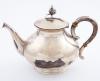 <span class='ref_item'>296 -</span>  <span class="object_title">TETERA DE PLATA LISA CON MOTIVO DE BELLOTA EN LA TAPA Y ASA ADORNADA CON DOS PIEZAS PLANAS CIRCULARES DE RESINA </span><br><span class="technical_description">Con tres contrastes. Estrella (plata 925 mmas.), cruz con AM en en centro y nº 12</span>  