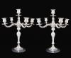 <span class='ref_item'>286 -</span>  <span class="object_title">PAREJA DE CANDELABROS EN PLATA DE LEY</span><br><span class="technical_description">Pareja de candelabros con cinco brazos cada uno realizados en plata de ley labrada.<br/>Fabricado por los joyeros PEREZ FDEZ. <br/>( contiene contrapesos en la base, peso total 2.350g) <br/> </span>  