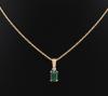 <span class='ref_item'>57 -</span>  <span class="object_title">CADENA TIPO CORDÓN Y COLGANTE CON ESMERALDA Y DIAMANTE EN ORO DE 18KT. </span><br><span class="technical_description">Colgante y cordón en oro de 18kt. colgante con esmeralda engastada por cuatro garras con un peso aprox de 1.34ct. acompañado por un diamante en talla brillante con un peso total aprox de 0.08ct. </span>  