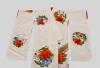 <span class='ref_item'>247 -</span> <span class="object_title">KIMONO</span>   <p><span class="technique_material">Seda</span><br><span class="technical_description">Kimono de seda tejido y bordado con hilos de distintos colores e hilos metálicos, generando un patrón floral en la zona de la espalda y las mangas.</span><br></p>