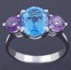 <span class='ref_item'>7 -</span> <span class="object_title">ANILLO EN ORO 18 KT CON TOPACIO Y AMATISTAS </span>  <p><span class="technical_description">Anillo realizado en oro 18 kt con un topacio central talla oval con un peso total aproximado de 0.30 ct y dos amatista talla redonda con un peso total aproximado de 1 ct. <br/>Ref: 216493</span><br>Peso: <span class="PESO_HCES1">4,2</span> <span class="PESOUMED_HCES1">gr.</span><br></p>