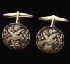 <span class='ref_item'>10 -</span> <span class="object_title">GEMELOS DE METAL CHAPADO EN ORO</span>  <p><span class="technical_description">Gemelos de metal chapado en oro con decoración de aves y flores en damasquinado.</span><br>Peso: <span class="PESO_HCES1">8,10</span> <span class="PESOUMED_HCES1">gr.</span><br></p>