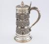 <span class='ref_item'>293 -</span> <span class="object_title">TANKARD DE PLATA </span>  <p><span class="technical_description">Tankard realizado en plata de ley con decoración repujada de motivos renancentistas. <br/>Contraste en la base.<br/>26 cm de altura.</span><br>Peso: <span class="PESO_HCES1">462,90</span> <span class="PESOUMED_HCES1">gr.</span><br></p>