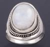 <span class='ref_item'>6 -</span> <span class="object_title">SORTIJA EN PLATA DE LEY Y PIEDRA LUNA</span>  <p><span class="technical_description">Sortija realizada en plata de ley con piedra luna central engastada en cabuchón. <br/>Con caja </span><br>Peso: <span class="PESO_HCES1">7,40</span> <span class="PESOUMED_HCES1">gr.</span><br></p>