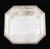 <span class='ref_item'>291 -</span> <span class="object_title">CENTRO EN PLATA</span>  <p><span class="technical_description">Centro de forma octogonal realizado en plata. </span><br>Peso: <span class="PESO_HCES1">273,50</span> <span class="PESOUMED_HCES1">gr.</span><br></p>