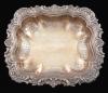 <span class='ref_item'>302 -</span> <span class="object_title">CENTRO EN PLATA </span>  <p><span class="technical_description">Centro realizado en plata con decoración floral en asiento y perímetro. </span><br>Peso: <span class="PESO_HCES1">335,30</span> <span class="PESOUMED_HCES1">gr.</span><br></p>