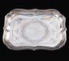 <span class='ref_item'>287 -</span> <span class="object_title">BANDEJA DE PLATA </span>  <p><span class="technical_description">Bandeja realizada en plata con alero mixtilineo y asiento grabado.</span><br>Peso: <span class="PESO_HCES1">219,90</span> <span class="PESOUMED_HCES1">gr.</span><br></p>