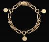 <span class='ref_item'>13 -</span> <span class="object_title">PULSERA EN ORO 18 KT </span>  <p><span class="technical_description">Pulsera realizada en oro de 18 kt con eslabón fantasia de la que penden tres medallitas. <br/>Con inscripciones en las medallas: CESAR/27-3-85 PL/6-12-81 PABLO/24-10-95.<br/>Cierre de pestaña y ocho de seguridad </span><br>Peso: <span class="PESO_HCES1">14,40</span> <span class="PESOUMED_HCES1">gr.</span><br></p>