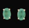 <span class='ref_item'>66 -</span> <span class="object_title">PAREJA DE PENDIENTES DE ESMERALDAS ENGASTADAS EN ORO AMARILLO 18 KT</span>  <p><span class="technical_description">Realizados en oro amarillo de 18 KT. Formados por dos esmeraldas en talla oval engastados en garras, con un peso total aproximado de 0.53 ct.<br/>Cierre: Presión</span><br>Peso: <span class="PESO_HCES1">1,10</span> <span class="PESOUMED_HCES1">gr.</span><br></p>
