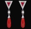 <span class='ref_item'>60 -</span> <span class="object_title">PENDIENTES EN OROD E 18 KT CON DIAMANTES Y CORAL</span>  <p><span class="technical_description">Pareja de pendientes realizados en oro 18 kt de forma tringular cuajado de diamantes con colgante de coral en forma de lagrima. <br/>Peso total aproximado de los brillantes 0.52ct.<br/>Cierre presión. </span><br>Peso: <span class="PESO_HCES1">13,40</span> <span class="PESOUMED_HCES1">gr.</span><br></p>