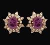 <span class='ref_item'>110 -</span> <span class="object_title">PENDIENTES EN ORO 18 KT CON DIAMANTES Y RUBI</span>  <p><span class="technical_description">Pareja de pendientes realizados en oro de 18 kt de forma floral cuajados de diamantes talla brillante con rubies centrales en talla oval. <br/>Peso total aproximado de los diamantes 1.50 ct. <br/>Peso total aproximado de los rubis 4.8 ct. </span><br>Peso: <span class="PESO_HCES1">7,20</span> <span class="PESOUMED_HCES1">gr.</span><br></p>
