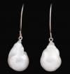 <span class='ref_item'>146 -</span> <span class="object_title">PENDIENTES EN PLATA Y PERLAS BARROCAS </span>  <p><span class="technical_description">Pendientes realizados en plata con perlas barrocas cultivadas de agua dulce. <br/>Cierre anzuelo. </span><br>Peso: <span class="PESO_HCES1">9,60</span> <span class="PESOUMED_HCES1">gr.</span><br></p>