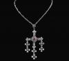 <span class='ref_item'>101 -</span> <span class="object_title">COLGANTE CON CADENA EN PLATA</span>  <p><span class="technical_description">Colgante con gran cruz realizados en plata y adornados con un cuarzo central. <br/>Longitud de la cadena 70 cm. </span><br>Peso: <span class="PESO_HCES1">31,20</span> <span class="PESOUMED_HCES1">gr.</span><br></p>