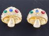 <span class='ref_item'>194 -</span> <span class="object_title">PAREJA DE PENDIENTES CON PIEDRAS DE COLOR Y PIEDRAS INCOLORAS</span>  <p><span class="technical_description">Con original diseño de seta con piedras de color, y detalle de piedras incoloras en metal dorado. Cierre de clip con protector.</span><br>Peso: <span class="PESO_HCES1">29</span> <span class="PESOUMED_HCES1">gr.</span><br></p>