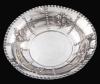 <span class='ref_item'>255 -</span> <span class="object_title">CENTRO EN PLATA</span>  <p><span class="technical_description">Centro realizado en plata con decoración repujada floral y contarios. </span><br>Peso: <span class="PESO_HCES1">302,10</span> <span class="PESOUMED_HCES1">gr.</span><br></p>