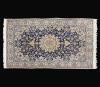 <span class='ref_item'>351 -</span> <span class="object_title">ALFOMBRA ISFAHAM EN LANA </span>   <p><span class="technique_material">Lana</span><br><span class="technical_description">Alfombra hisfaham realizada en lana con decoración de motivos vegetales estilizados, bordura en tono claro y campo en tonos azules. </span><br><span class="ALTO_HCES1">310 </span><span class="ALTOUMED_HCES1">cm.</span>x<span class="ANCHO_HCES1">190 </span><span class="ANCHOUMED_HCES1">cm.</span></p>
