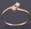 <span class='ref_item'>194 -</span> <span class="description">SORTIJA TU Y YO EN ORO 18 KT Y DIAMANTES</span>  <p><span class="description">Sortija tu y yo realizada en oro de 18 kt con dos diamantes talla brillante engastados en garras con un peso total aproximado de 0.16 ct y pequeños diamantes engastados en los hombros. <br>Peso: 1 gr.</span></p>